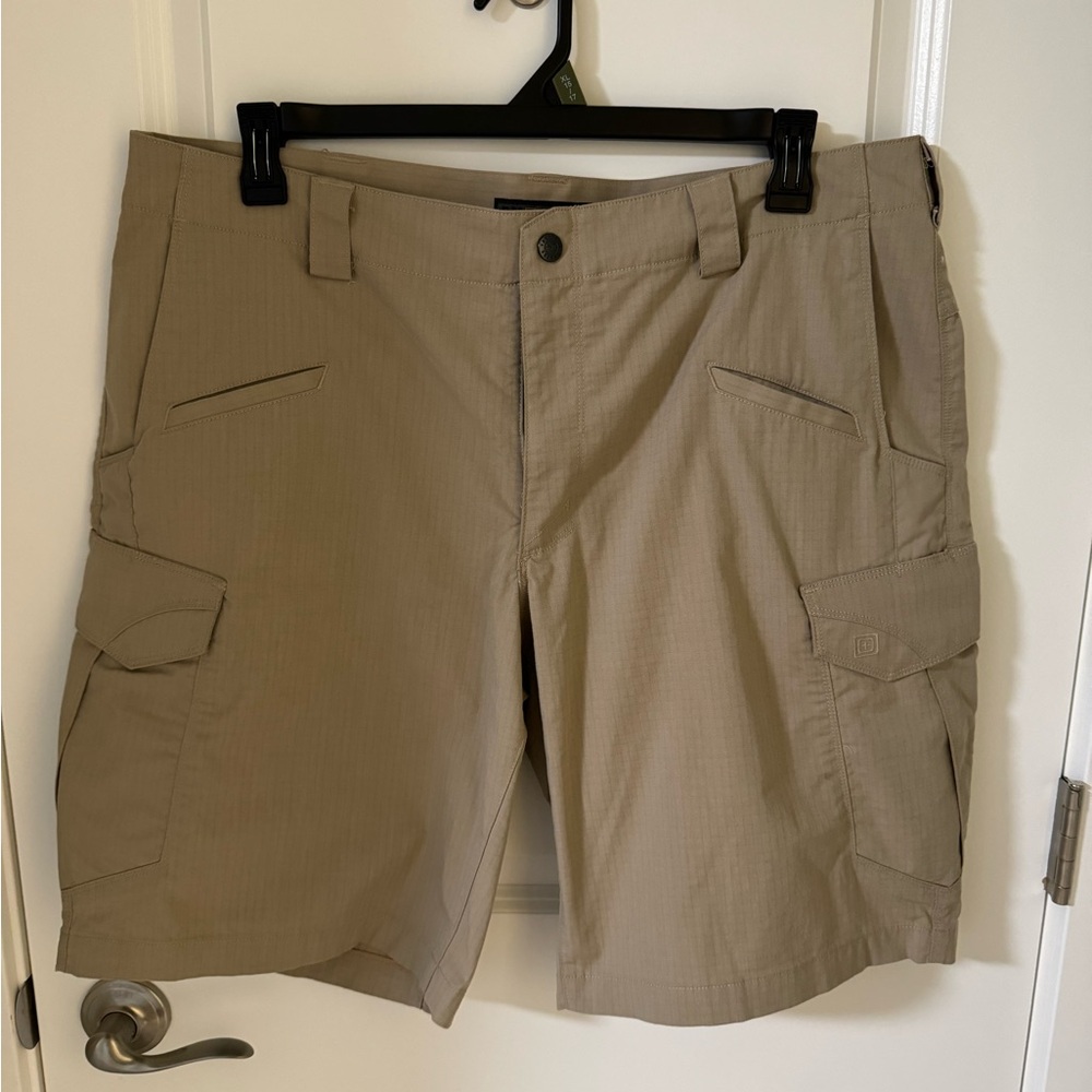 Men's 5.11 Tactical Tan Cargo Shorts Size 38